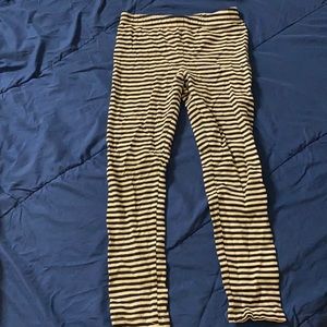 black & white leggings size 6X (no refunds)